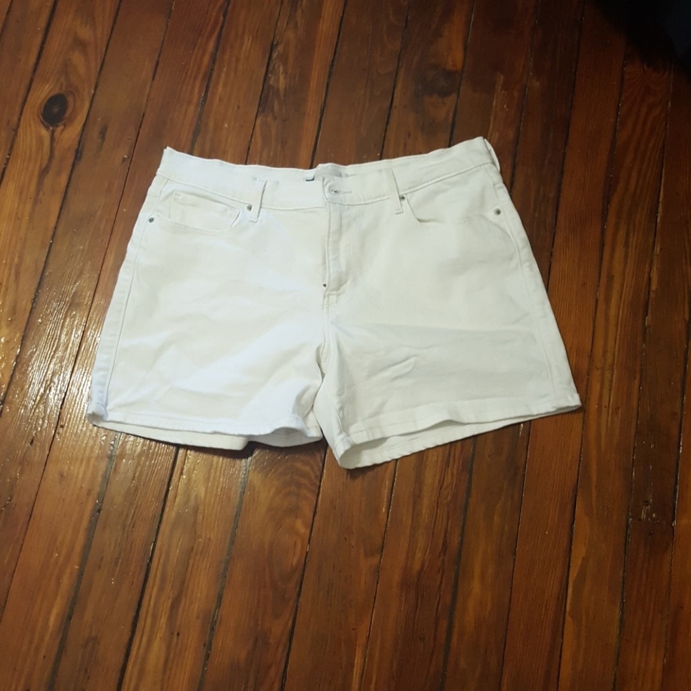 NWOT Levi Jean Shorts